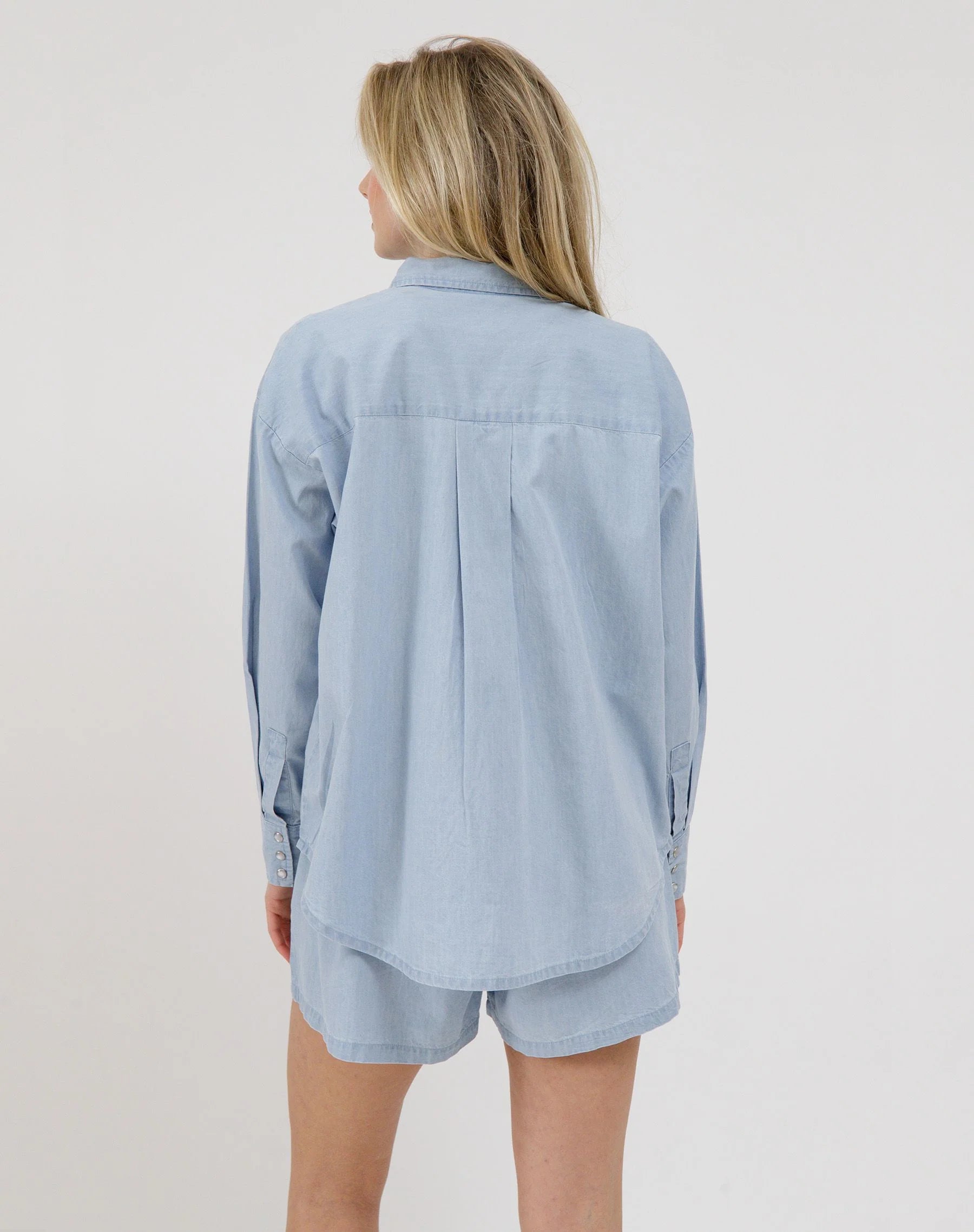 Chambray Button Up w Pearl Snaps