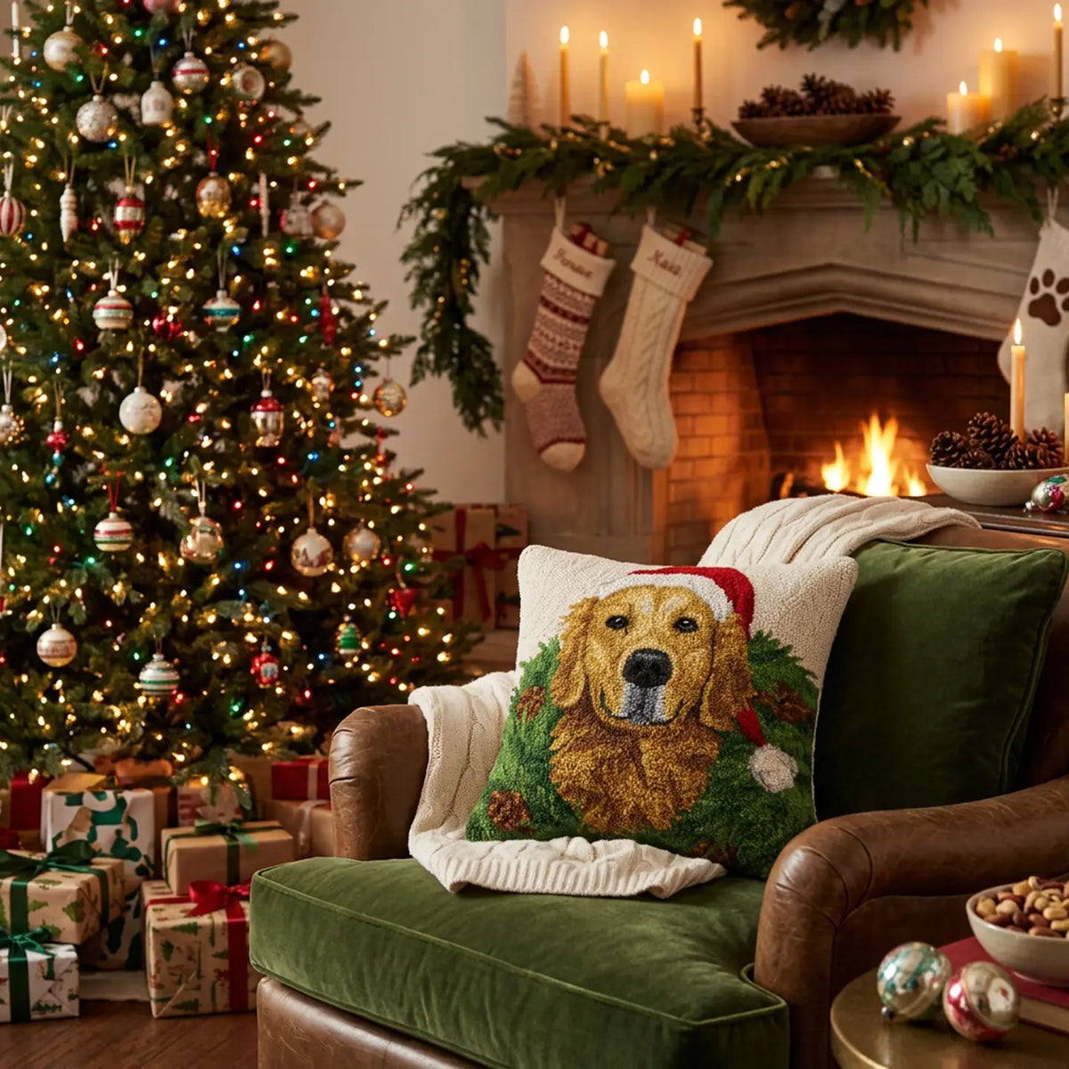 Golden Retriever with Wreath Hooked Pillow
