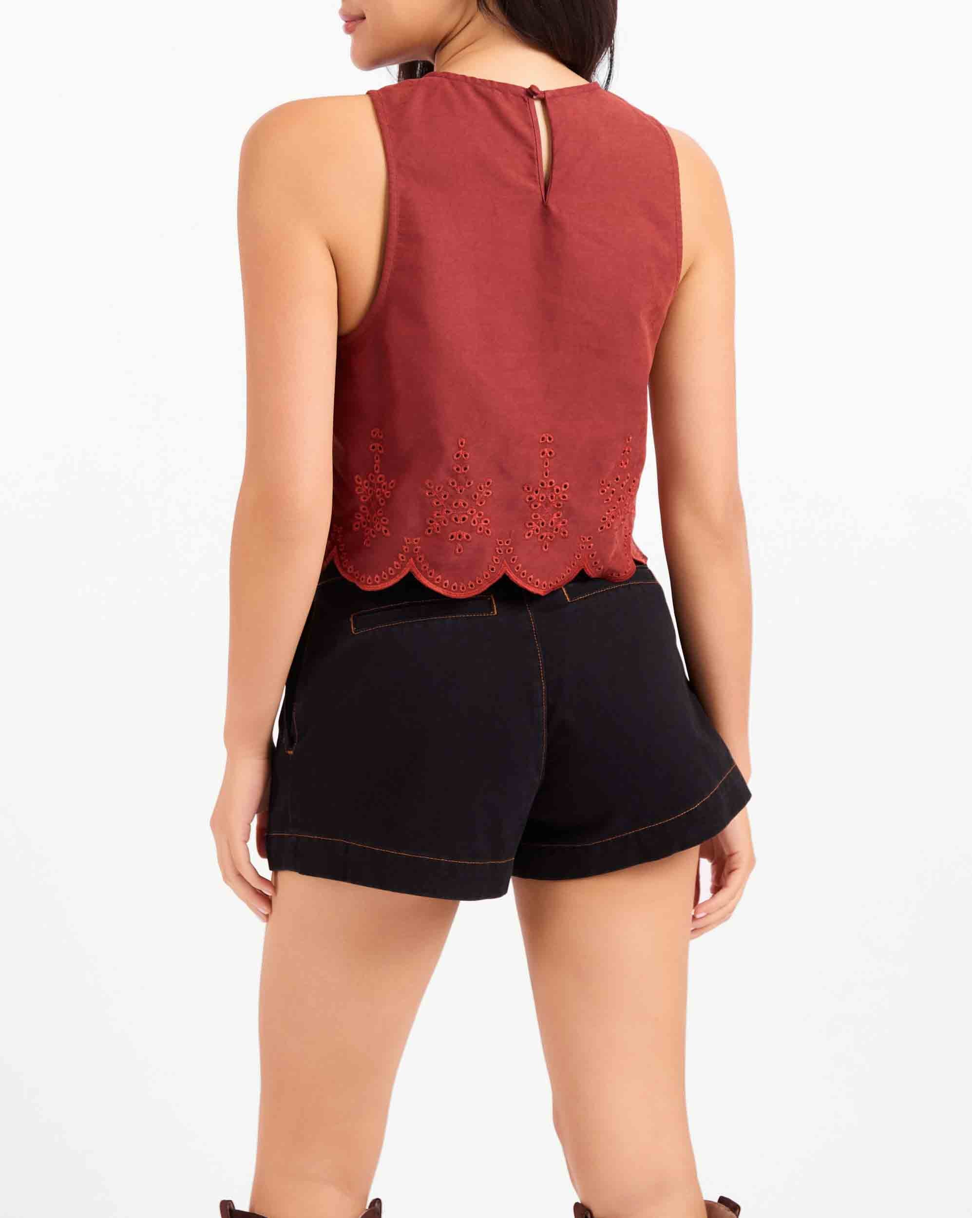 Tea Garden Scallop Hem Top
