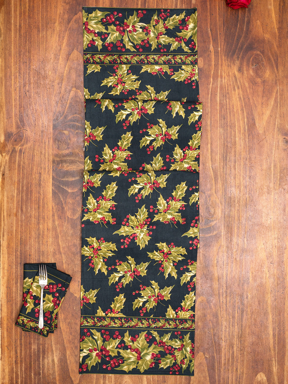 Winterberry Table Runner