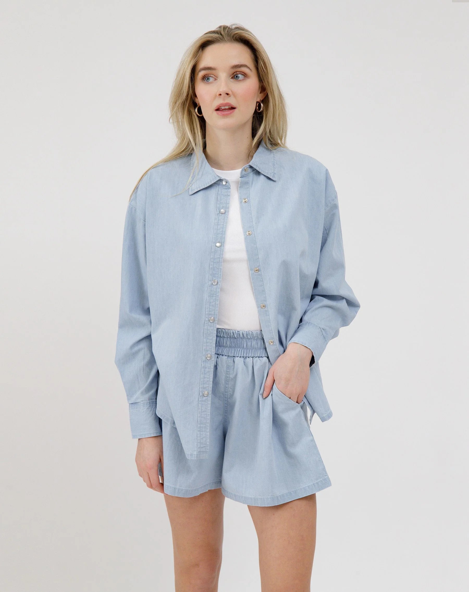 Chambray Button Up w Pearl Snaps