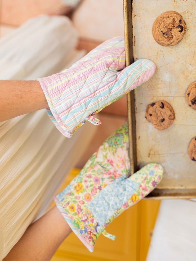 Garden Collage Oven Mitts