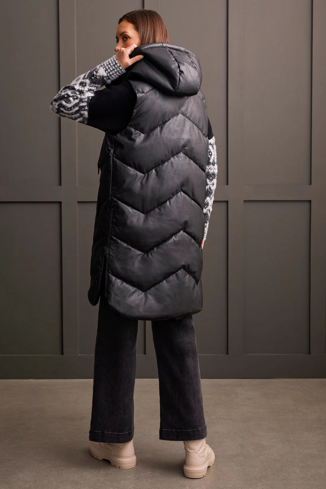 TRIBAL LONG PLEATHER PUFFER VEST