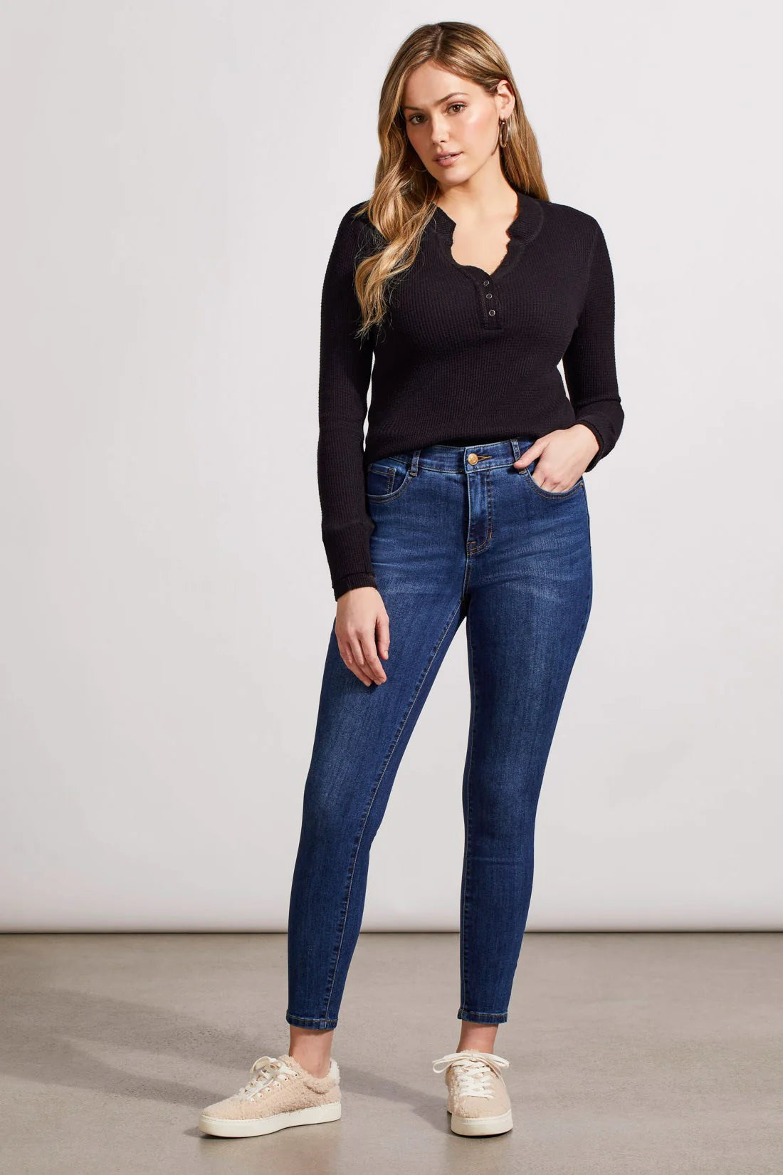 Sophia Curvy Hugging Skinny Ankle Jean